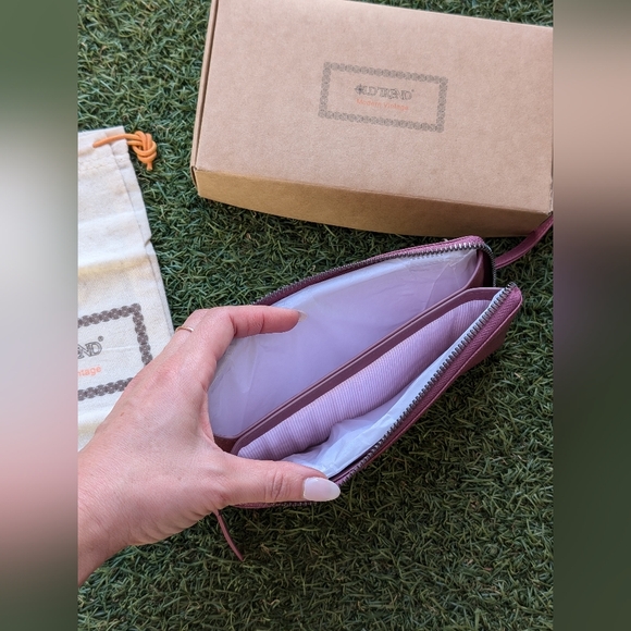 NWT Old Trend Genuine Leather "Snapper Clutch" in Orchid - Picture 7 of 12